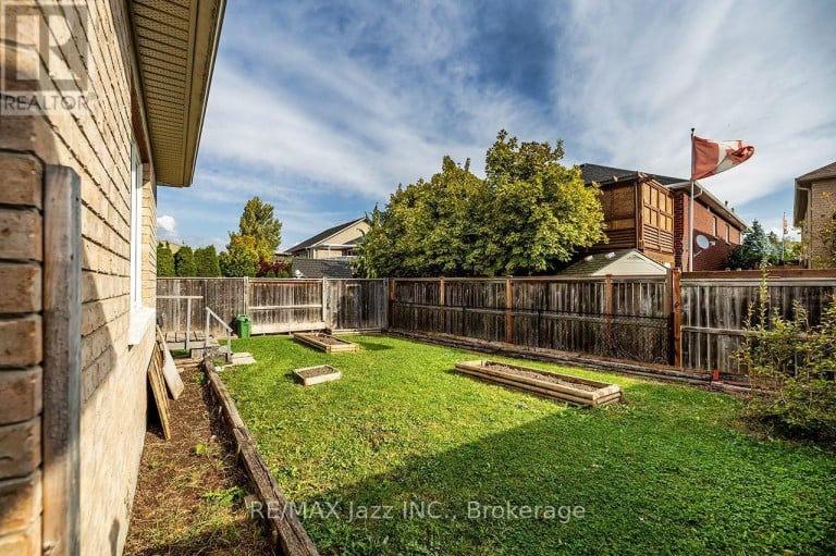 10 MILNER COURT, Kawartha Lakes (Lindsay), Ontario, K9V0L2