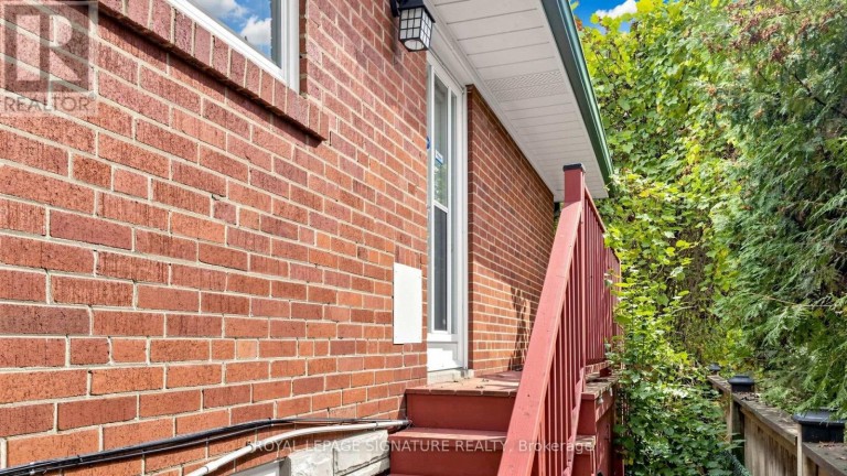 35 FLORENS AVENUE, Toronto (Clairlea-Birchmount), Ontario, M1L1R7