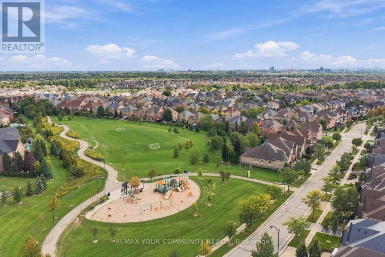 38 DIMARINO DRIVE, Vaughan (Patterson), Ontario, L6A0E8