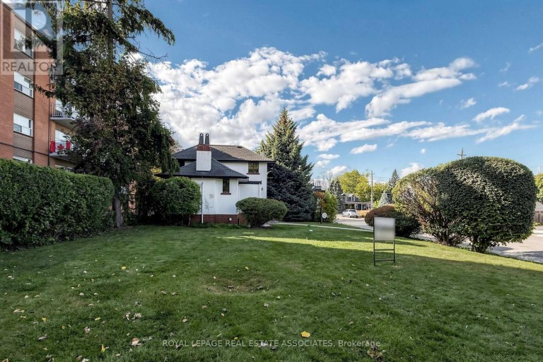298 LAKESHORE ROAD E, Mississauga (Port Credit), Ontario, L5G1H2