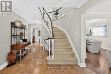 126 WANITA ROAD Mississauga (Port Credit) Ontario photo 3