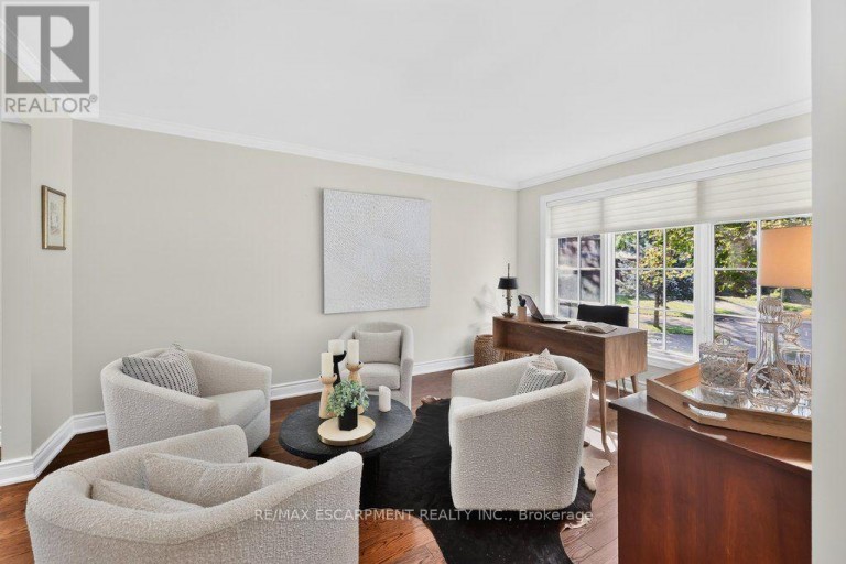 126 WANITA ROAD, Mississauga (Port Credit), Ontario, L5G1B8