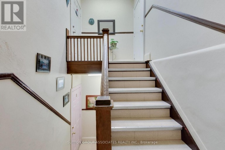 1181-1183 ST CLAIR AVENUE W, Toronto (Corso Italia-Davenport), Ontario, M6E1B5