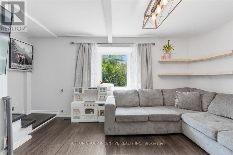 107 PARK STREET, Tay (Victoria Harbour), Ontario, L0K2A0