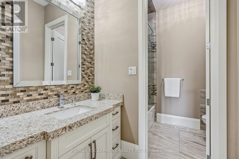 47 TEWS LANE, Hamilton (Greensville), Ontario, L9H7N4