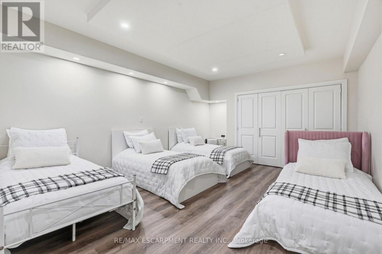47 TEWS LANE, Hamilton (Greensville), Ontario, L9H7N4