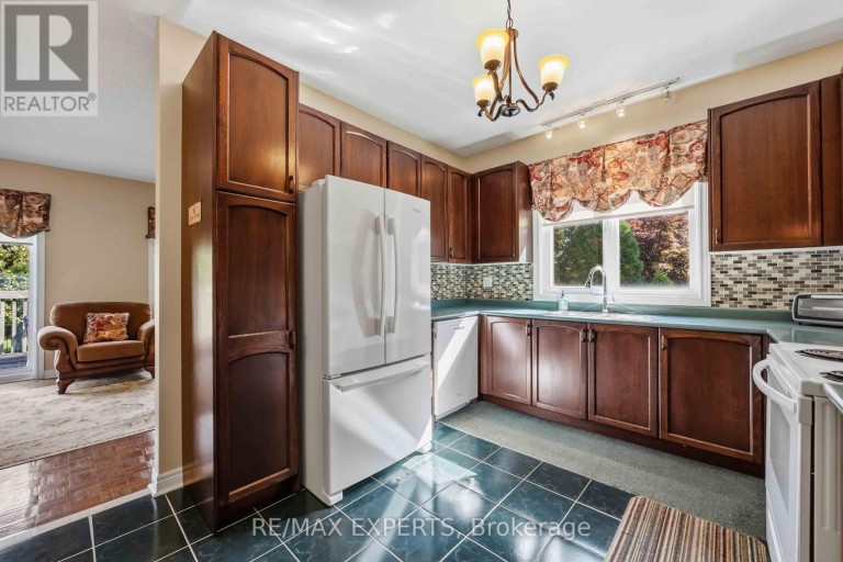 93 VELMAR DRIVE, Vaughan (East Woodbridge), Ontario, L4L8W4