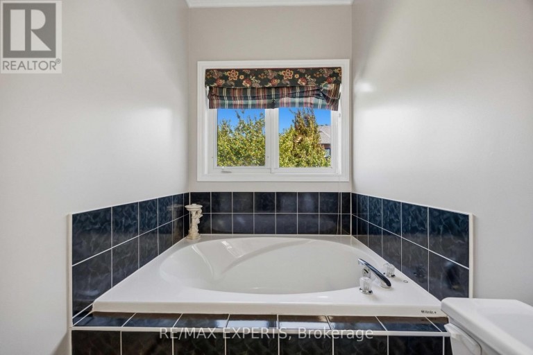 93 VELMAR DRIVE, Vaughan (East Woodbridge), Ontario, L4L8W4