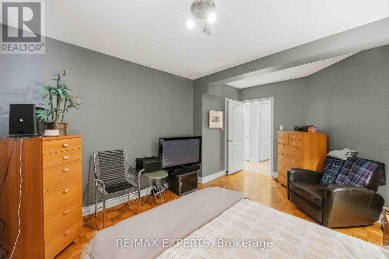 93 VELMAR DRIVE, Vaughan (East Woodbridge), Ontario, L4L8W4