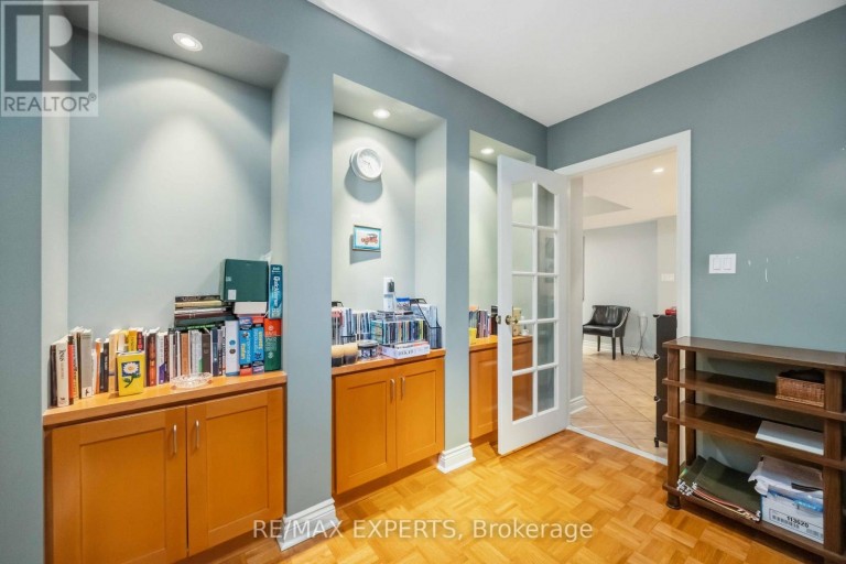 93 VELMAR DRIVE, Vaughan (East Woodbridge), Ontario, L4L8W4