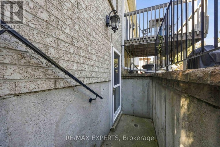 93 VELMAR DRIVE, Vaughan (East Woodbridge), Ontario, L4L8W4