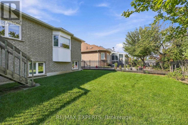 93 VELMAR DRIVE, Vaughan (East Woodbridge), Ontario, L4L8W4