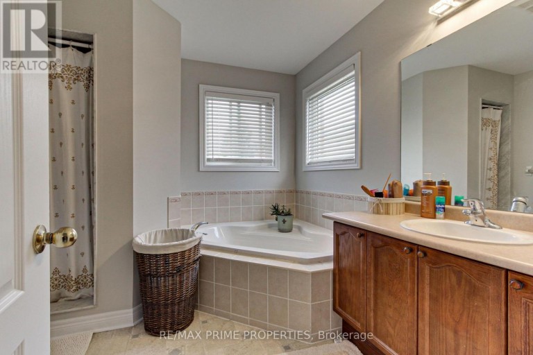 64 IAN DRIVE, Georgina (Keswick South), Ontario, L4P4G3