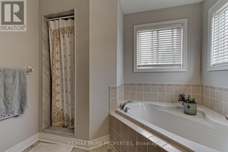 64 IAN DRIVE, Georgina (Keswick South), Ontario, L4P4G3