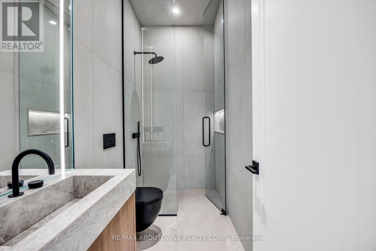 152 THIRD LINE, Oakville (BR Bronte), Ontario, L6L3Z8