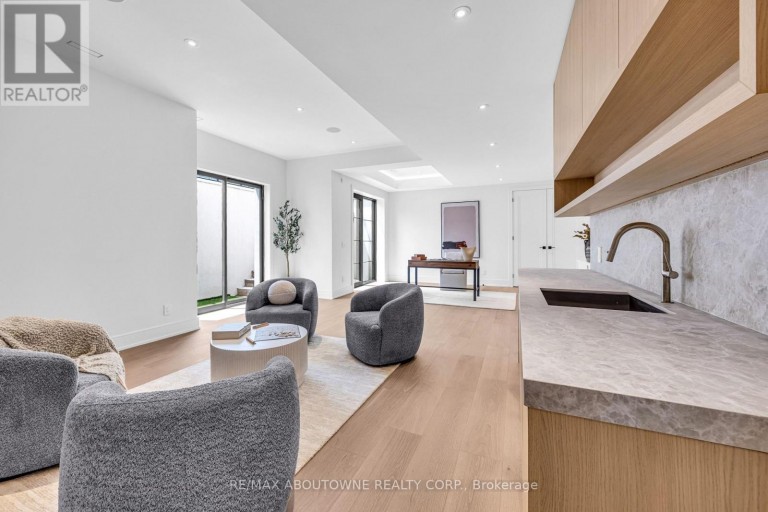 152 THIRD LINE, Oakville (BR Bronte), Ontario, L6L3Z8