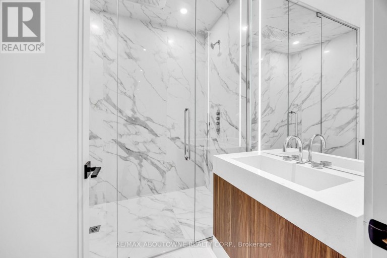 152 THIRD LINE, Oakville (BR Bronte), Ontario, L6L3Z8