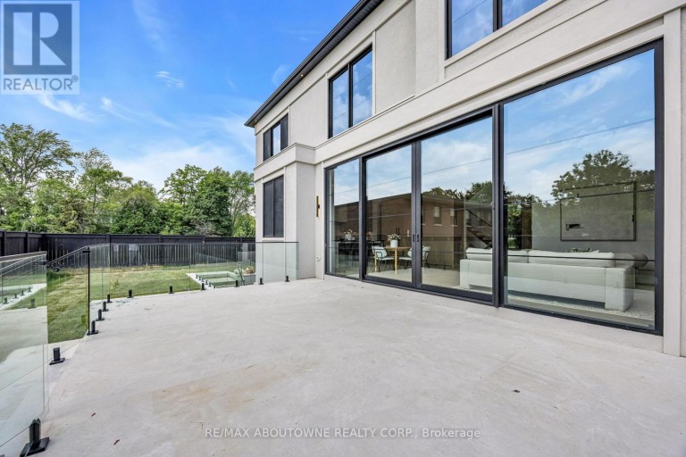 152 THIRD LINE, Oakville (BR Bronte), Ontario, L6L3Z8