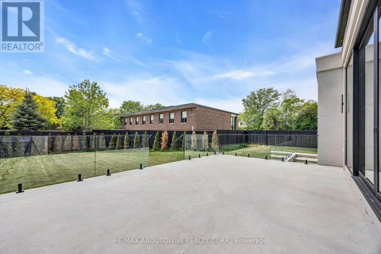 152 THIRD LINE, Oakville (BR Bronte), Ontario, L6L3Z8