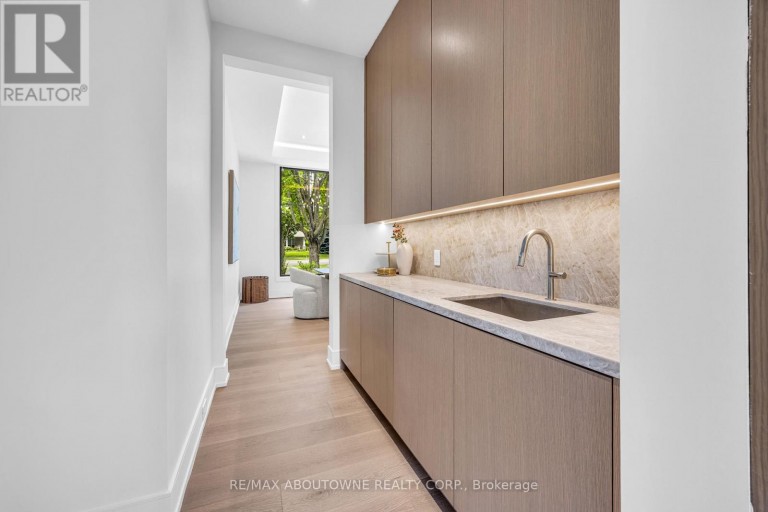 152 THIRD LINE, Oakville (BR Bronte), Ontario, L6L3Z8