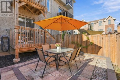 77 BORERS CREEK CIRCLE Hamilton (Waterdown) Ontario photo 11