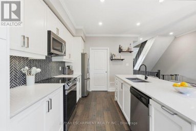 77 BORERS CREEK CIRCLE Hamilton (Waterdown) Ontario photo 18
