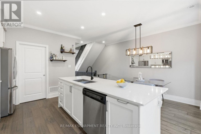 77 BORERS CREEK CIRCLE, Hamilton (Waterdown), Ontario, L8B1W3
