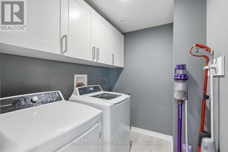 77 BORERS CREEK CIRCLE, Hamilton (Waterdown), Ontario, L8B1W3