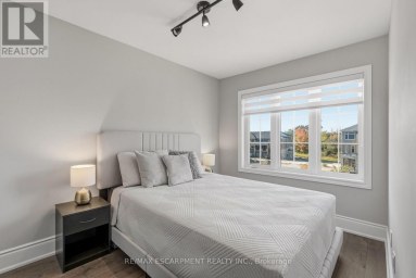77 BORERS CREEK CIRCLE Hamilton (Waterdown) Ontario photo 37