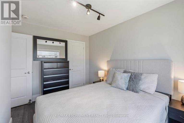 77 BORERS CREEK CIRCLE, Hamilton (Waterdown), Ontario, L8B1W3