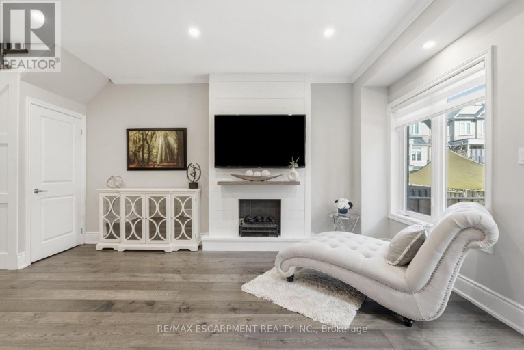 77 BORERS CREEK CIRCLE, Hamilton (Waterdown), Ontario, L8B1W3