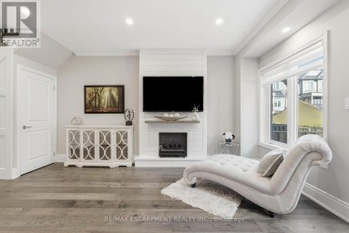 77 BORERS CREEK CIRCLE Hamilton (Waterdown) Ontario photo 6