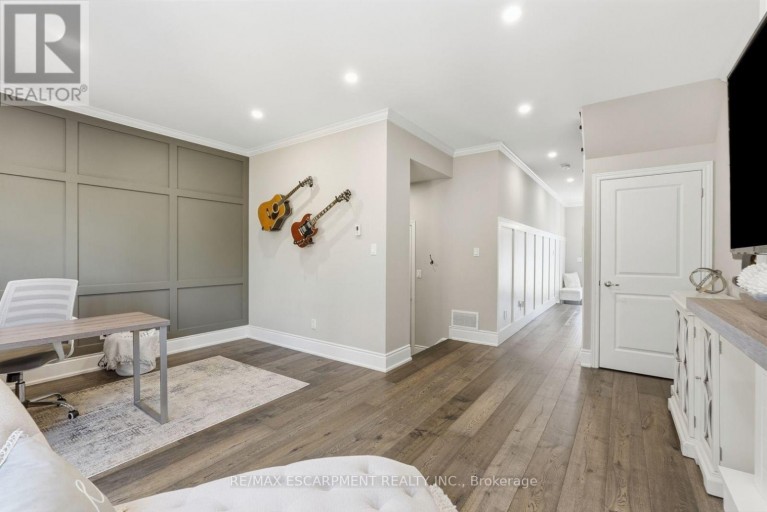 77 BORERS CREEK CIRCLE, Hamilton (Waterdown), Ontario, L8B1W3
