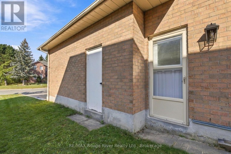 51 LOFTHOUSE DRIVE, Whitby (Rolling Acres), Ontario, L1R1W5