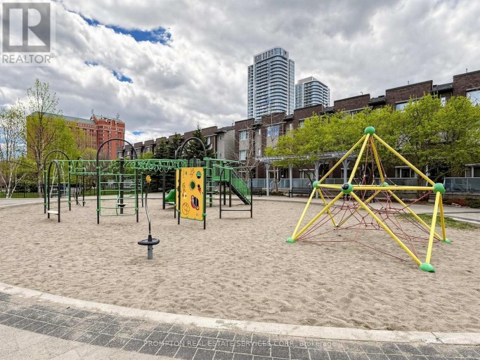 TH3 - 330 VILLAGE GREEN SQUARE, Toronto (Agincourt South-Malvern West), Ontario, M1S0L1