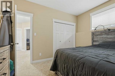 216 Sixmile Common S Lethbridge Alberta photo 30