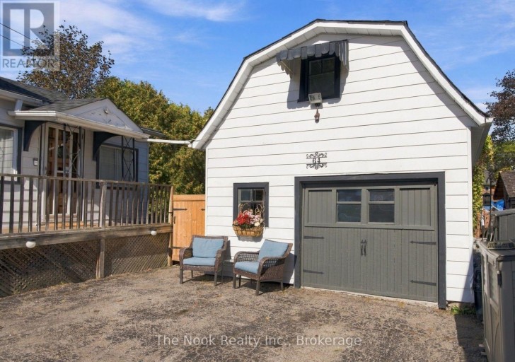 64 WELLINGTON STREET, Clarington (Bowmanville), Ontario, L1C1V5
