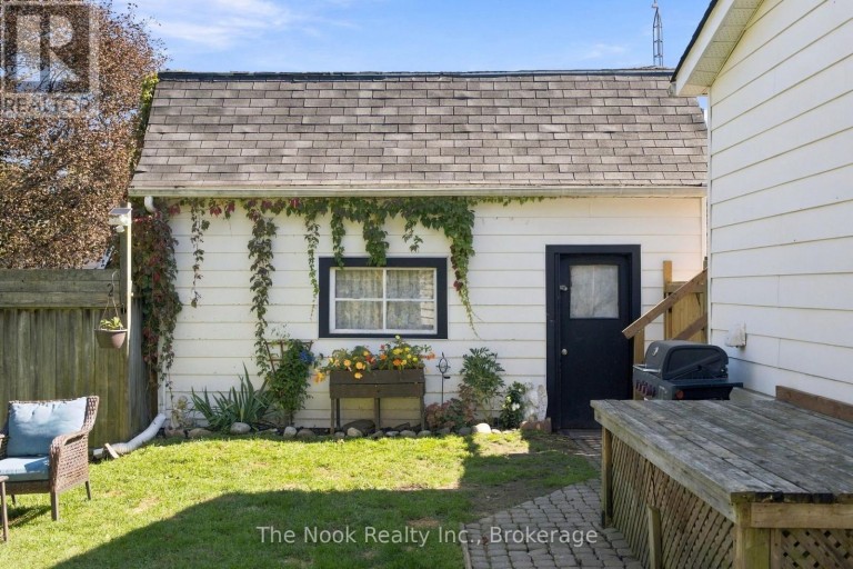 64 WELLINGTON STREET, Clarington (Bowmanville), Ontario, L1C1V5