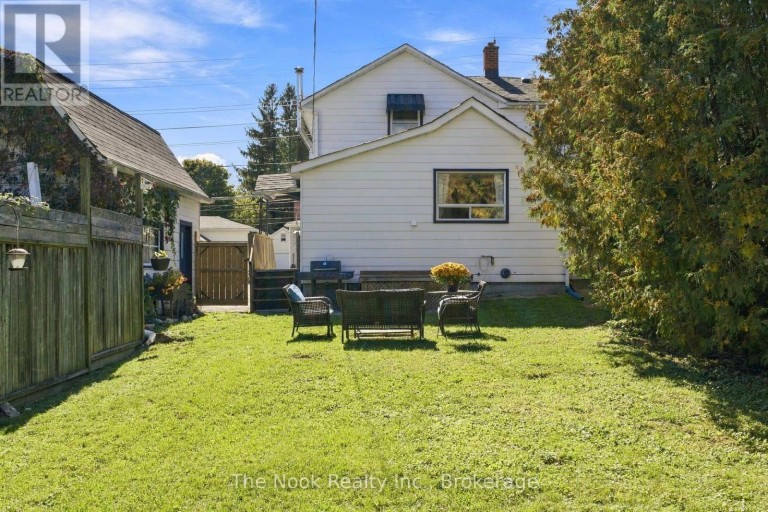 64 WELLINGTON STREET, Clarington (Bowmanville), Ontario, L1C1V5