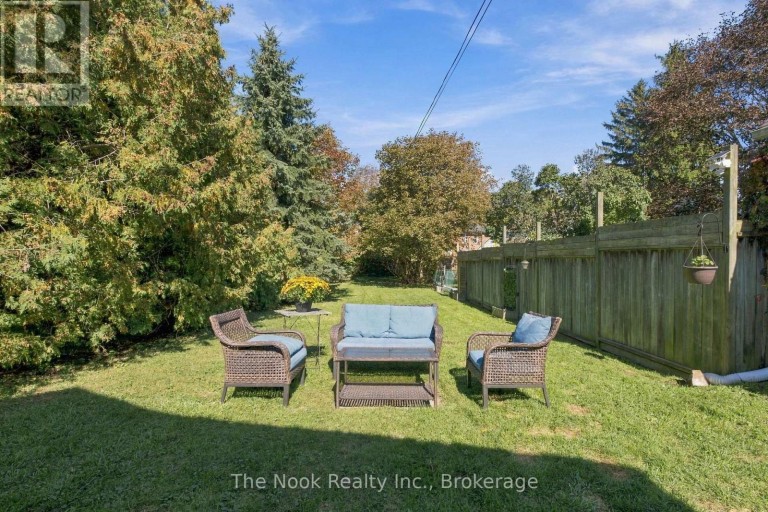 64 WELLINGTON STREET, Clarington (Bowmanville), Ontario, L1C1V5