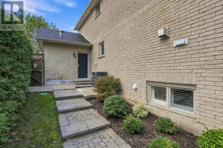 264 RYERSON CRESCENT, Oshawa (Samac), Ontario, L1G8B7