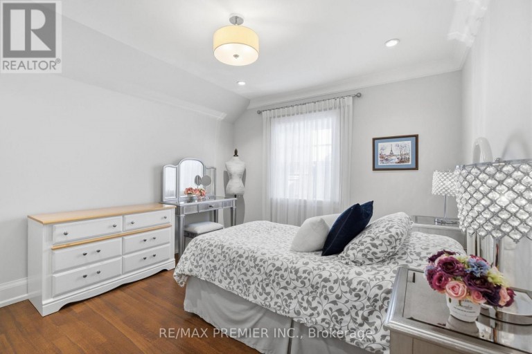 132 THE KINGSWAY, Toronto (Kingsway South), Ontario, M8X2V3