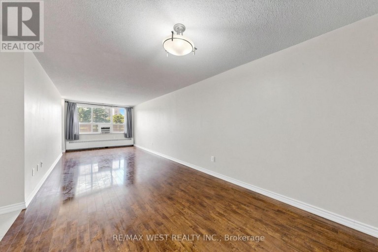 102 - 370 DIXON ROAD, Toronto (Kingsview Village-The Westway), Ontario, M9R1T2