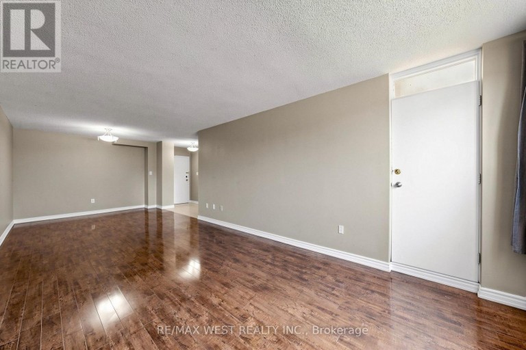 102 - 370 DIXON ROAD, Toronto (Kingsview Village-The Westway), Ontario, M9R1T2