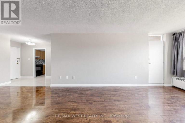 102 - 370 DIXON ROAD, Toronto (Kingsview Village-The Westway), Ontario, M9R1T2