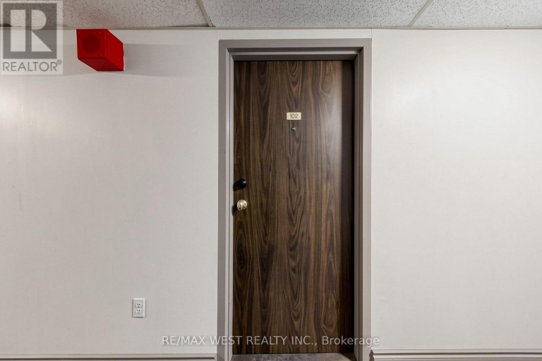 102 - 370 DIXON ROAD, Toronto (Kingsview Village-The Westway), Ontario, M9R1T2