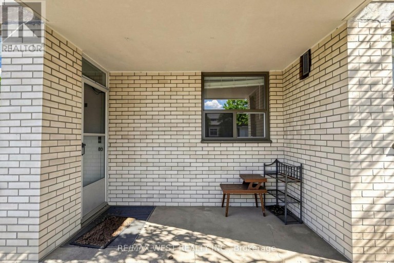 102 - 370 DIXON ROAD, Toronto (Kingsview Village-The Westway), Ontario, M9R1T2