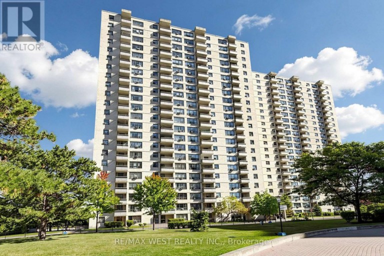 102 - 370 DIXON ROAD, Toronto (Kingsview Village-The Westway), Ontario, M9R1T2