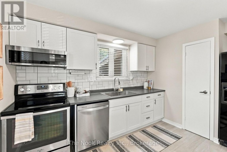 456 HARCOURT DRIVE, Oshawa (Donevan), Ontario, L1H6V6