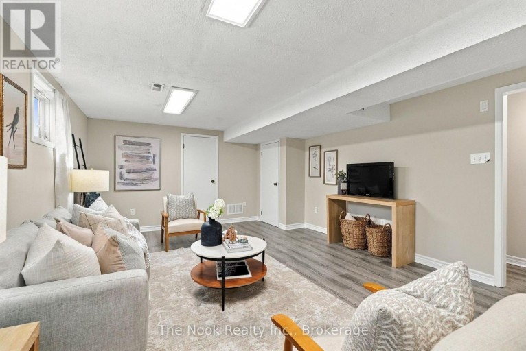 456 HARCOURT DRIVE, Oshawa (Donevan), Ontario, L1H6V6